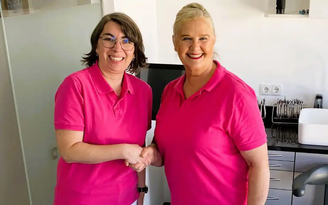 Fachzahnärztin Anja Schroeder und Iris Kaufhold in der Kieferorthopädischen Fachpraxis Iris Kaufhold